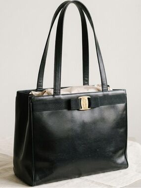 ✨ (VTG) SALVATORE FERRAGAMO- VERA BOW TOTE W/ Dust Bag 💼